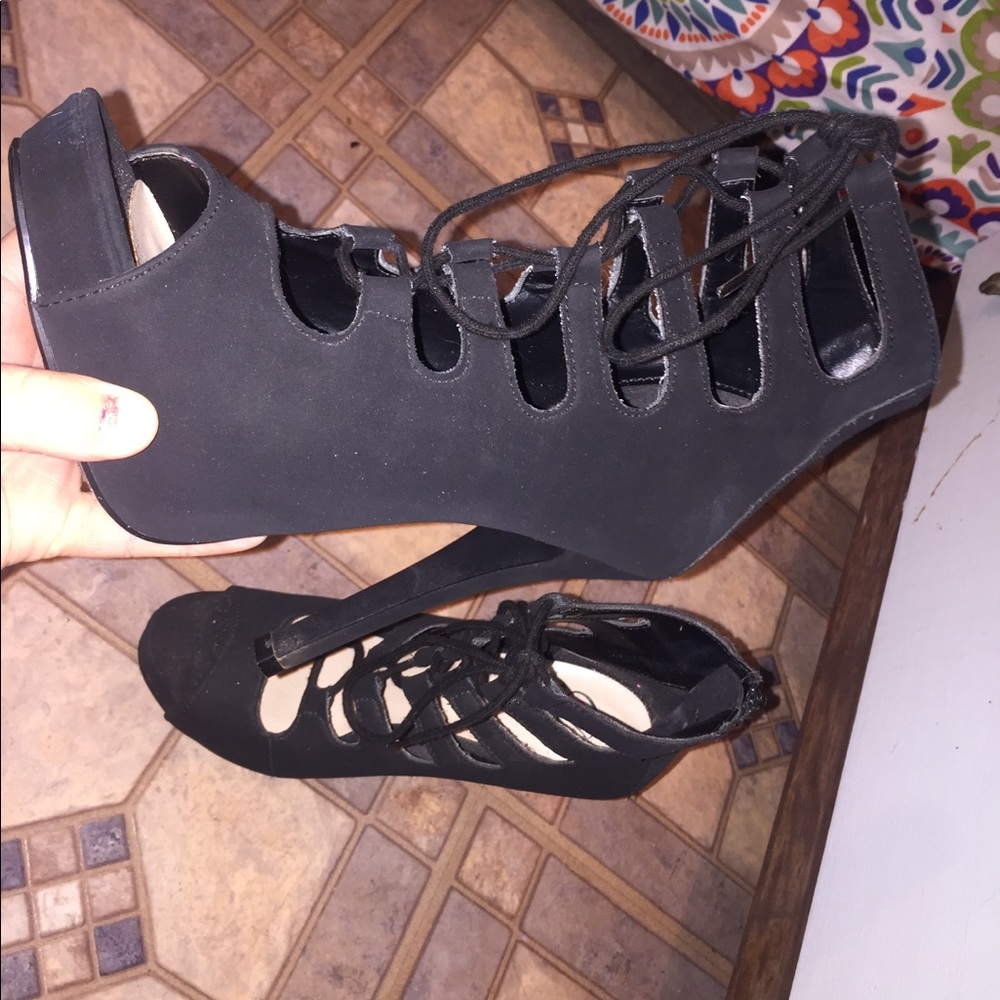 Heels - Picture 2 of 3